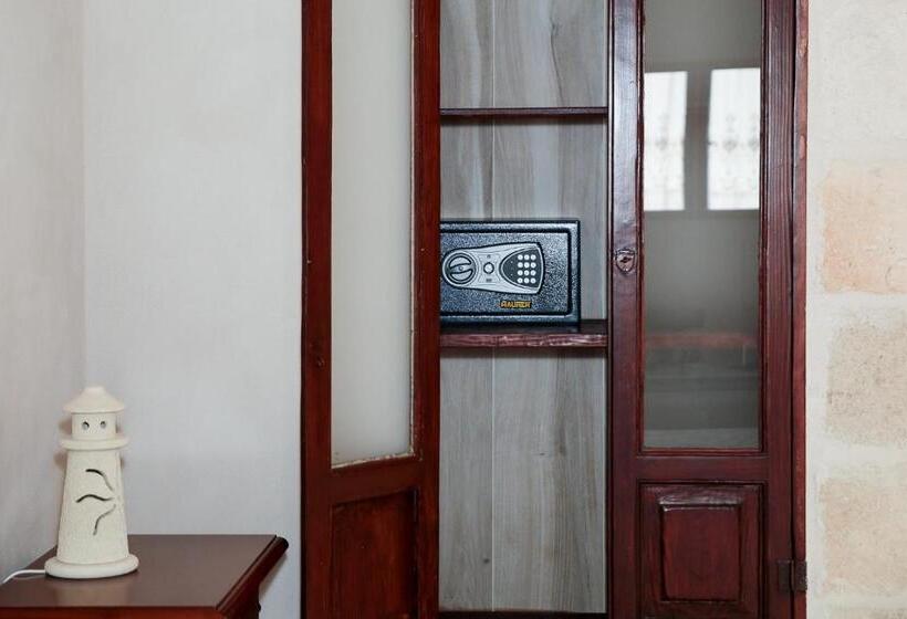 带露台的套间, Torres Suite