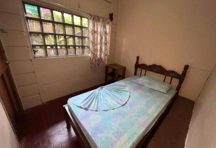اتاق استاندارد یک تخته با سرویس بهداشتی مشترک, Pura Vida Hostel