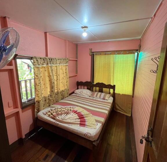 اتاق استاندارد با سرویس بهداشتی مشترک, Pura Vida Hostel