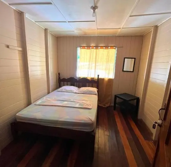 اتاق استاندارد با سرویس بهداشتی مشترک, Pura Vida Hostel