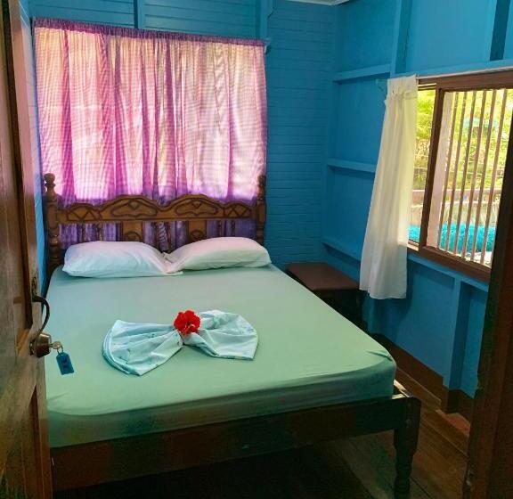 اتاق استاندارد با سرویس بهداشتی مشترک, Pura Vida Hostel