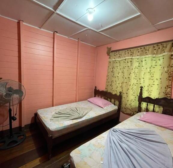 اتاق استاندارد با سرویس بهداشتی مشترک, Pura Vida Hostel