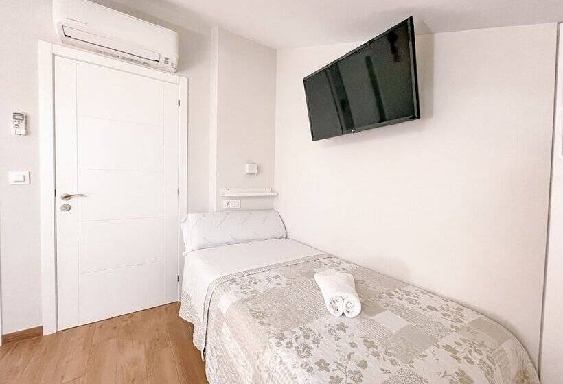 标准三人间, Villa Galicia