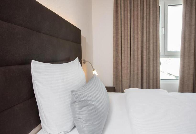 标准单人间, Am Campus