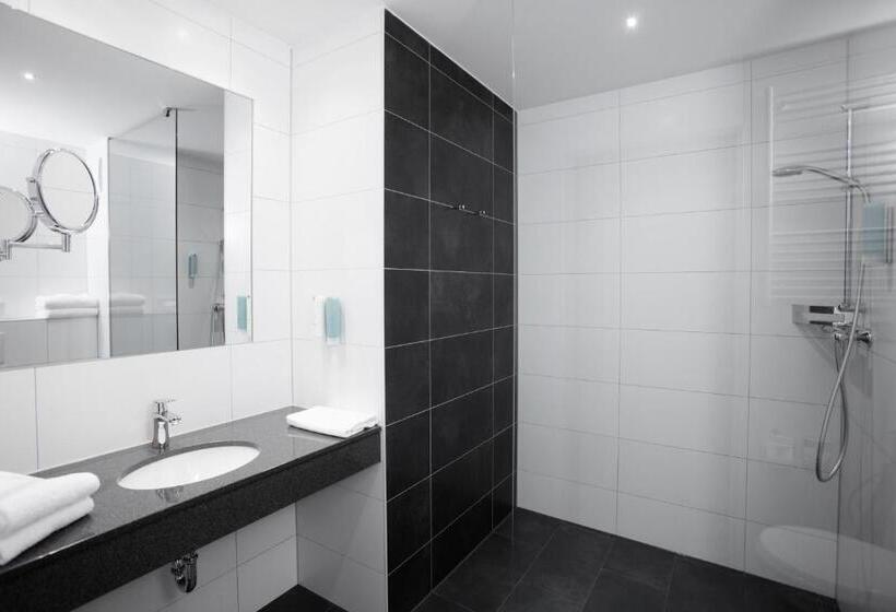 标准单人间, Am Campus