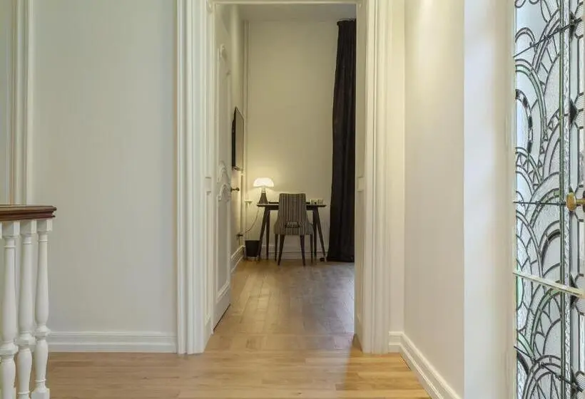 اتاق لوکس, Villa Camoufle