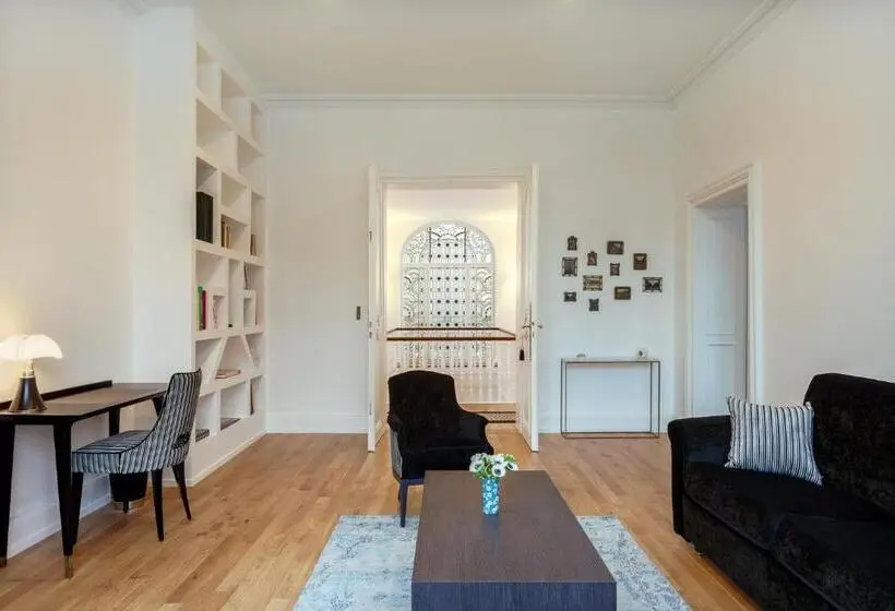 سوییت اجرایی, Villa Camoufle
