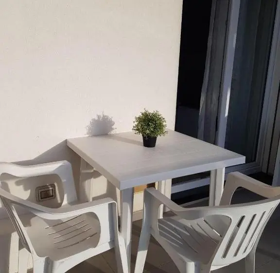 اتاق اکونومی, Apartment In Salerno Parco