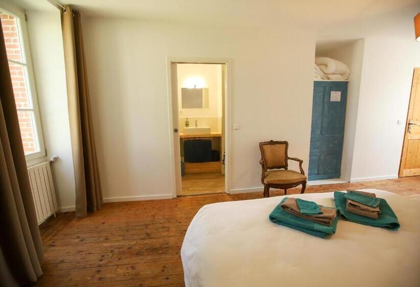 Quarto Triplo Estandar, La Basse Cour