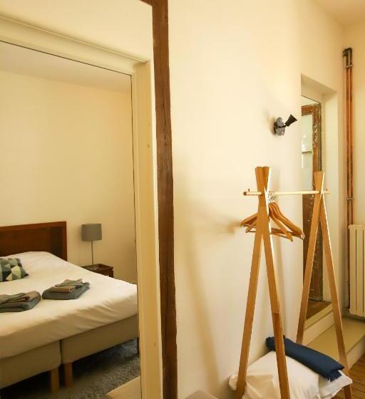 スタンダードルーム, La Basse Cour