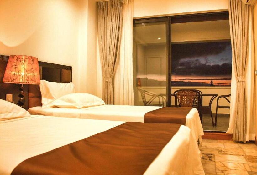 آپارتمان 2 خوابه, The Streamliner Hotel Apartment