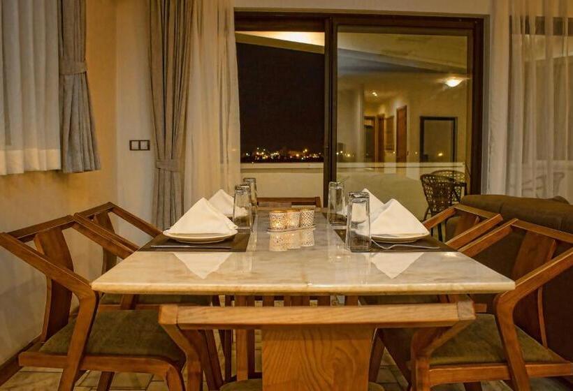 آپارتمان 2 خوابه, The Streamliner Hotel Apartment