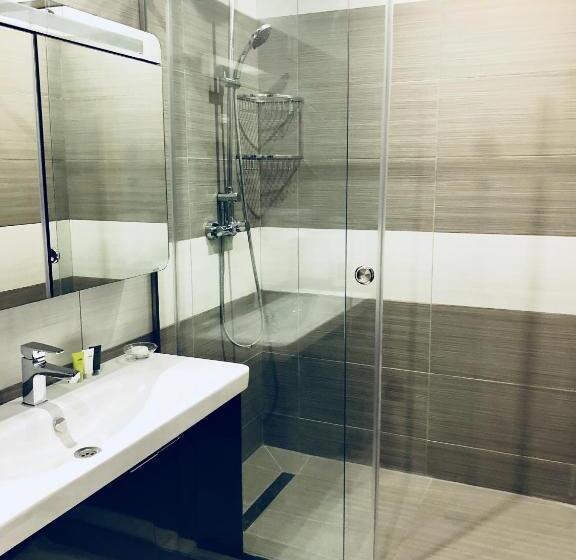 آپارتمان 2 خوابه, The Streamliner Hotel Apartment