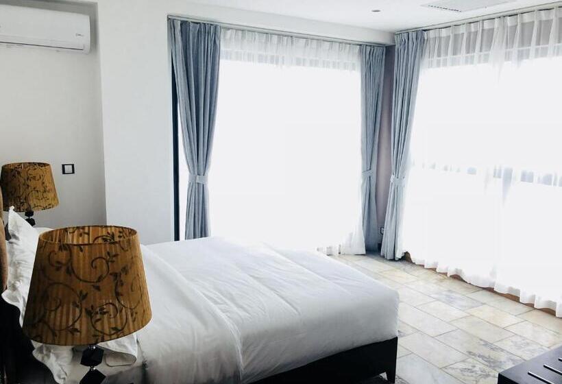 آپارتمان 2 خوابه, The Streamliner Hotel Apartment