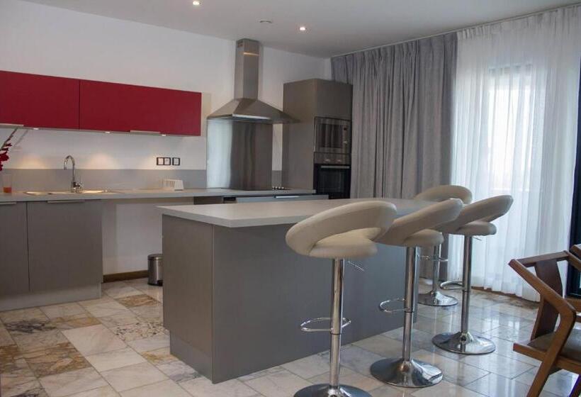 آپارتمان 2 خوابه, The Streamliner Hotel Apartment