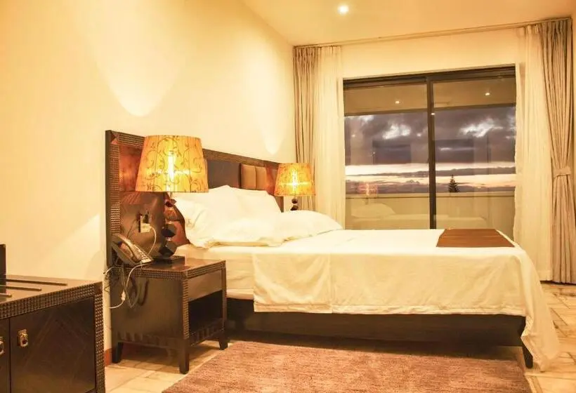 آپارتمان 2 خوابه, The Streamliner Hotel Apartment