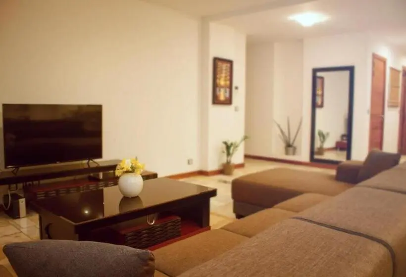 آپارتمان 3 خوابه, The Streamliner Hotel Apartment