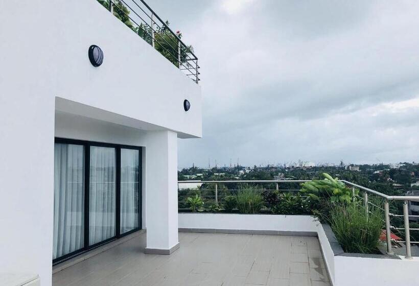 آپارتمان 3 خوابه, The Streamliner Hotel Apartment