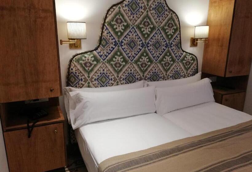 اتاق اکونومی, Nüa Santiago15