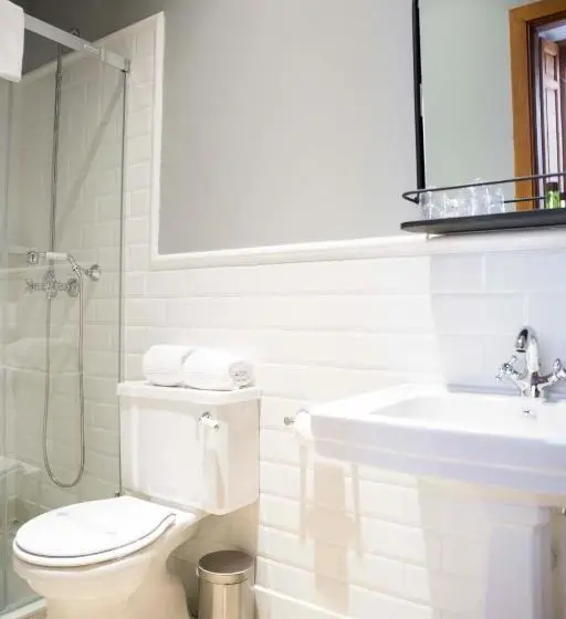 اتاق اکونومی, Nüa Santiago15