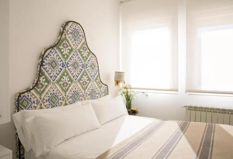 اتاق اکونومی, Nüa Santiago15