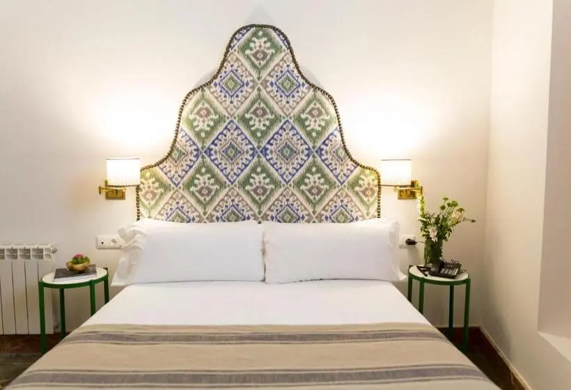 اتاق اکونومی, Nüa Santiago15