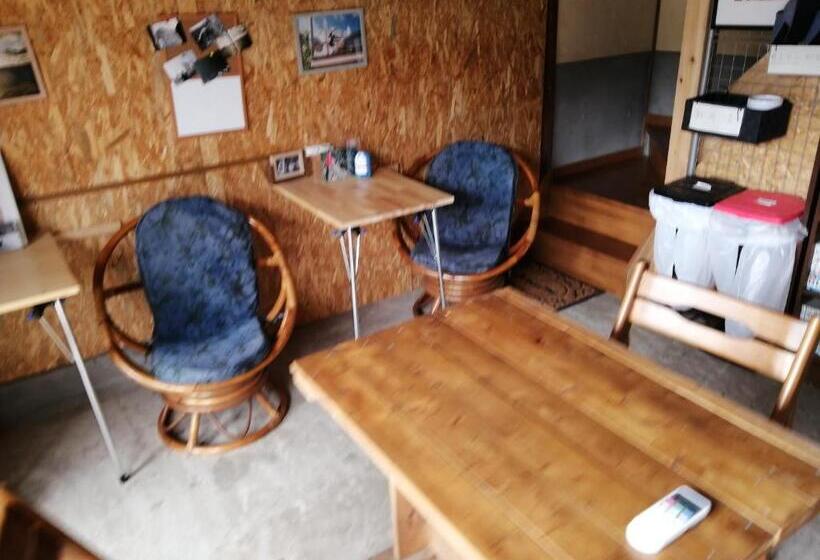 家庭工作室, Kaeru Guest House