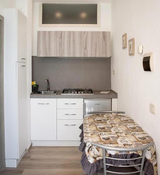 Студия Стандарт, B&b La Pineta