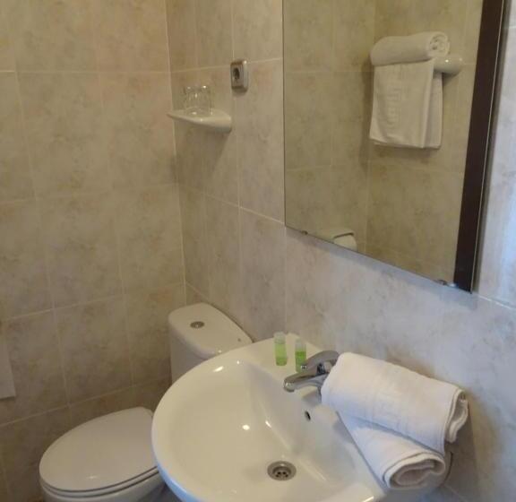 חדר סטנדרט לשלושה, Hostal Internacional