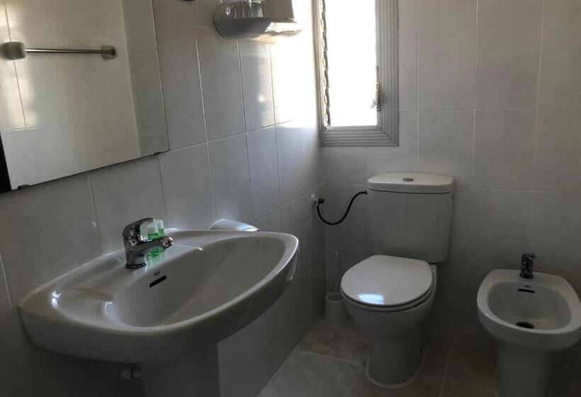 Номер Стандарт Трехместный, Hostal Internacional