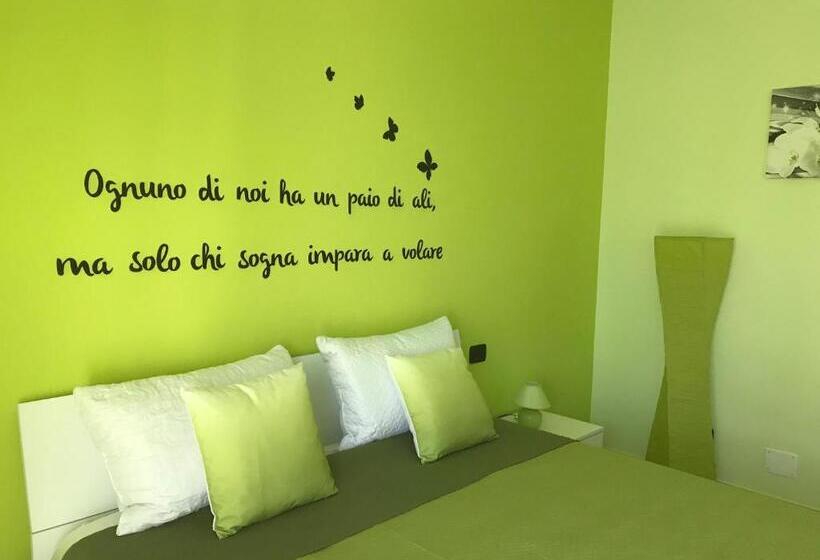 Номер Стандарт с Балконом, Color House Malpensa B&b