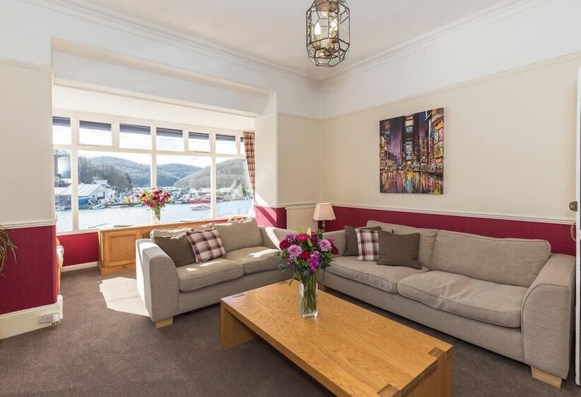 غرفة أساسية, Deganwy