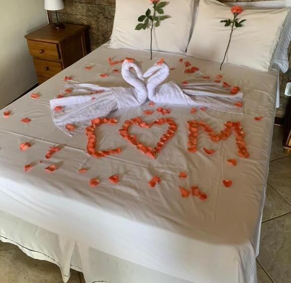 اتاق خانوادگی با چشم‌انداز دریا, Guesthouse Saint Tropez