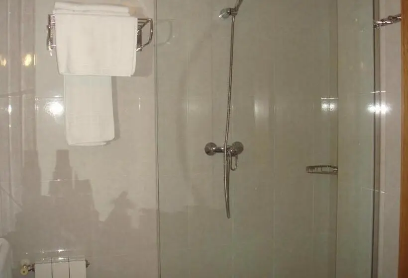 Standard Triple Room, Payro
