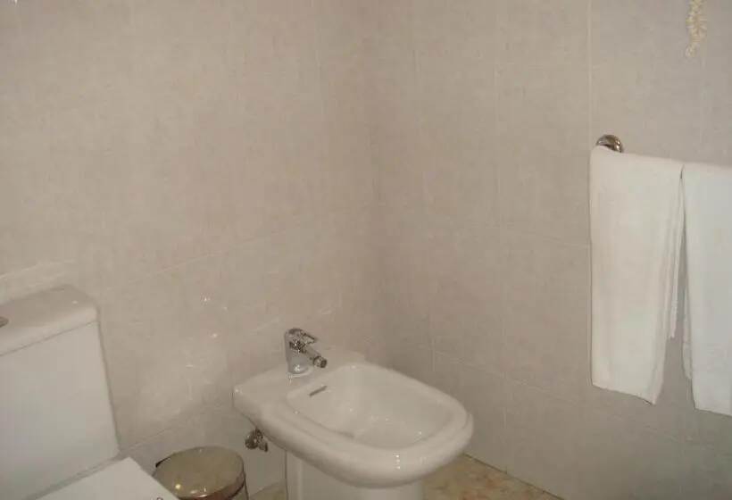 Standard Triple Room, Payro