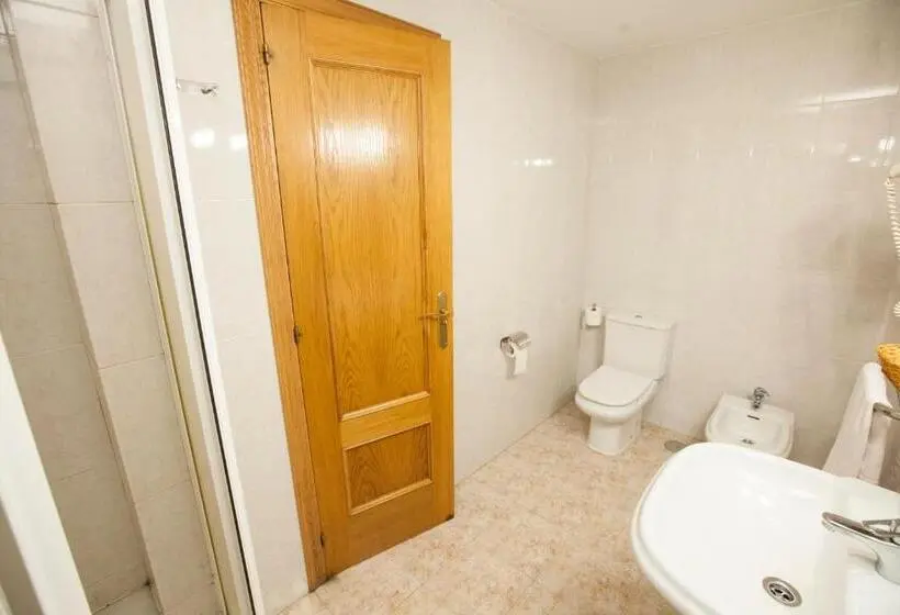 Standard Triple Room, Payro