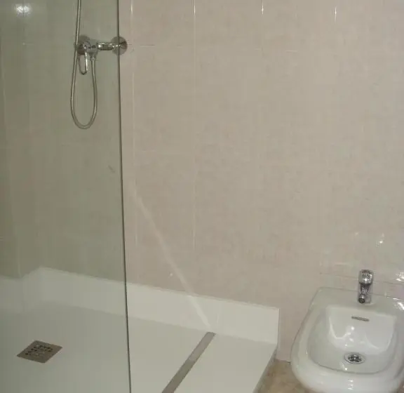 Standard Triple Room with Balcony, Payro