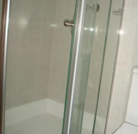 Standard Single Room, Payro