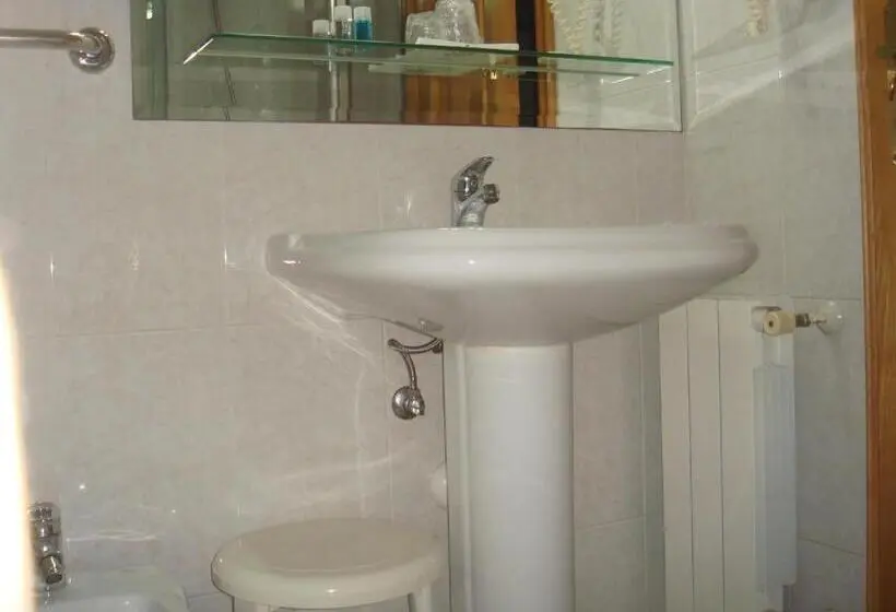 Standard Single Room, Payro