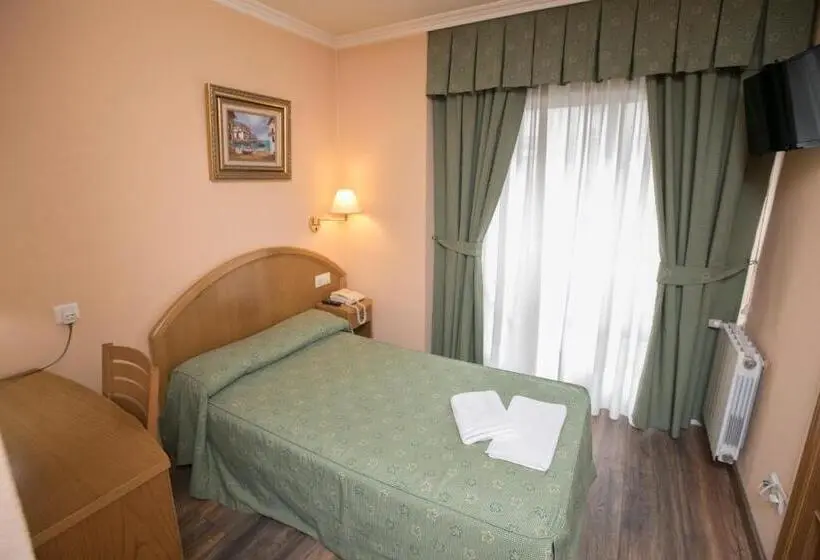 Standard Single Room, Payro
