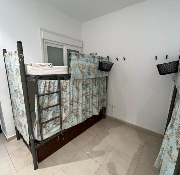 اتاق استاندارد چهار تخته, Hostel A2c