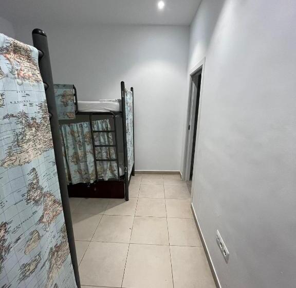 اتاق استاندارد چهار تخته, Hostel A2c