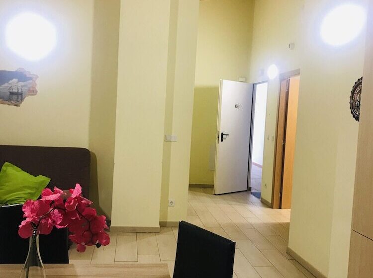 آپارتمان 1 خوابه, Apartamentos Giuliano