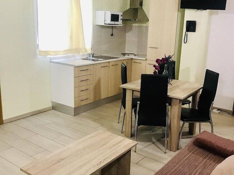 آپارتمان 2 خوابه, Apartamentos Giuliano
