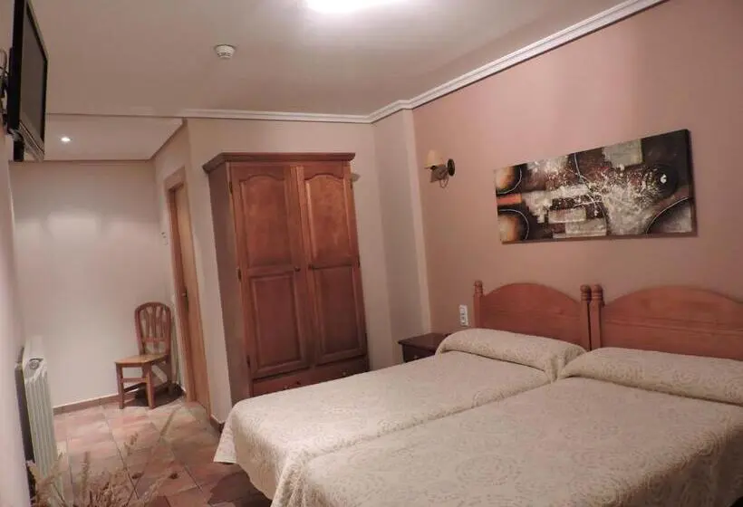 スタンダードトリプルルーム, Hostal Villa De Navarrete