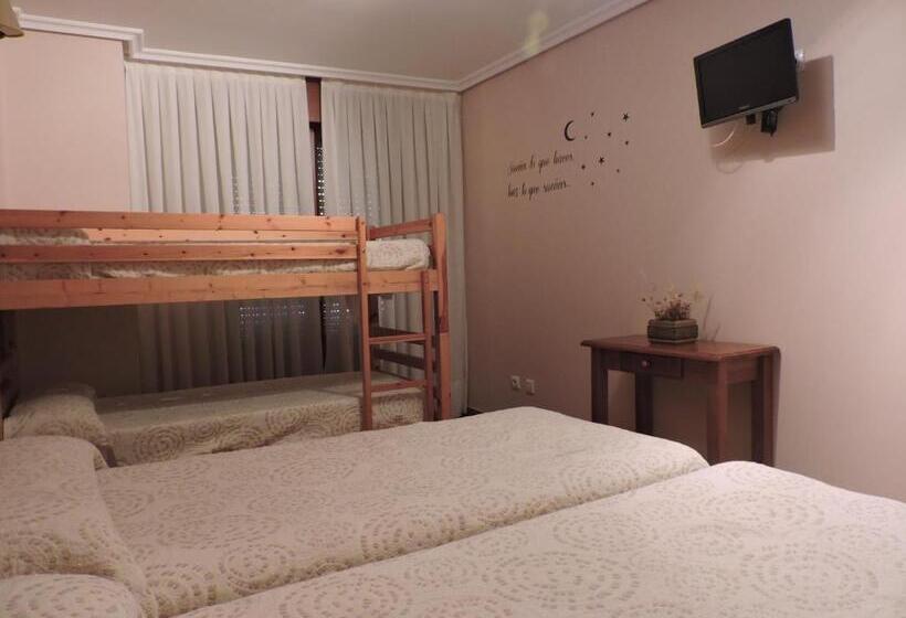 Четырехместный Номер Стандарт, Hostal Villa De Navarrete