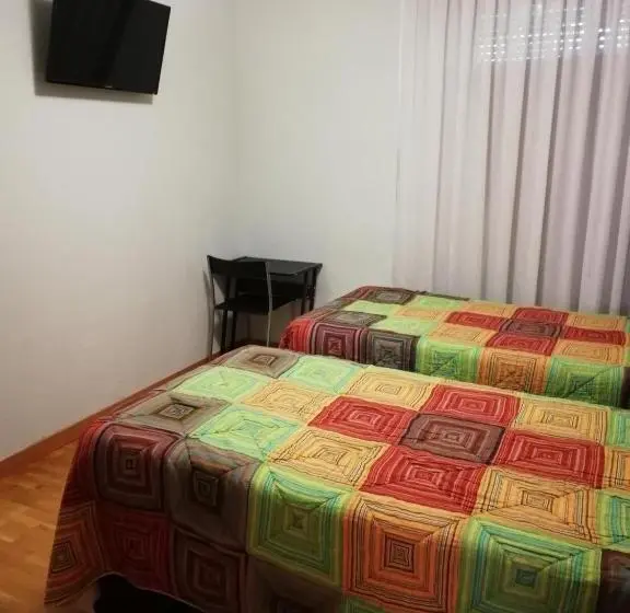 اتاق استاندارد با سرویس بهداشتی مشترک, Pensión La Rioja