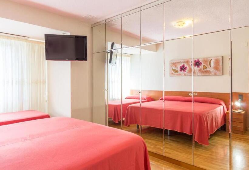 غرفة قياسية ثلاثية, Pensión La Rioja