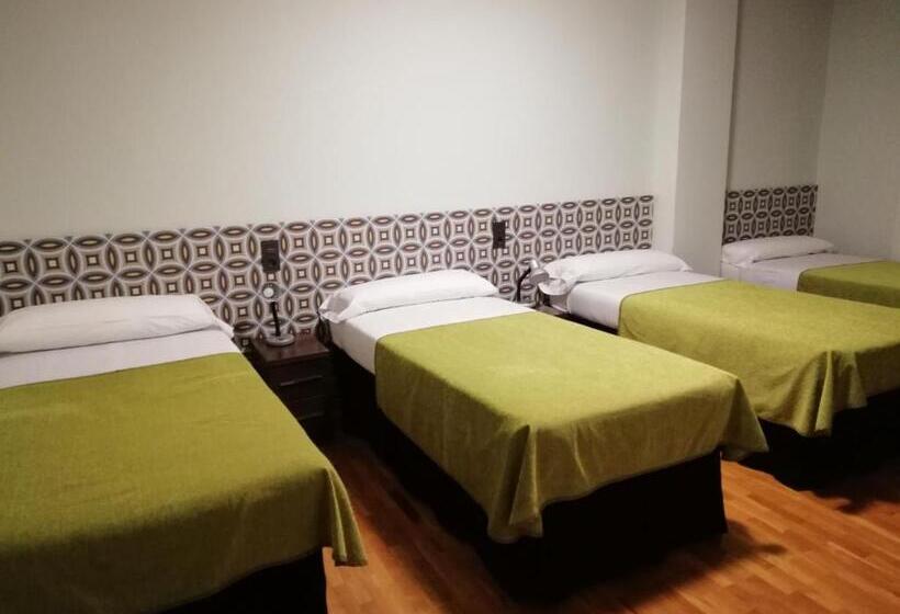 غرفة قياسية رباعية حمام مشترك, Pensión La Rioja