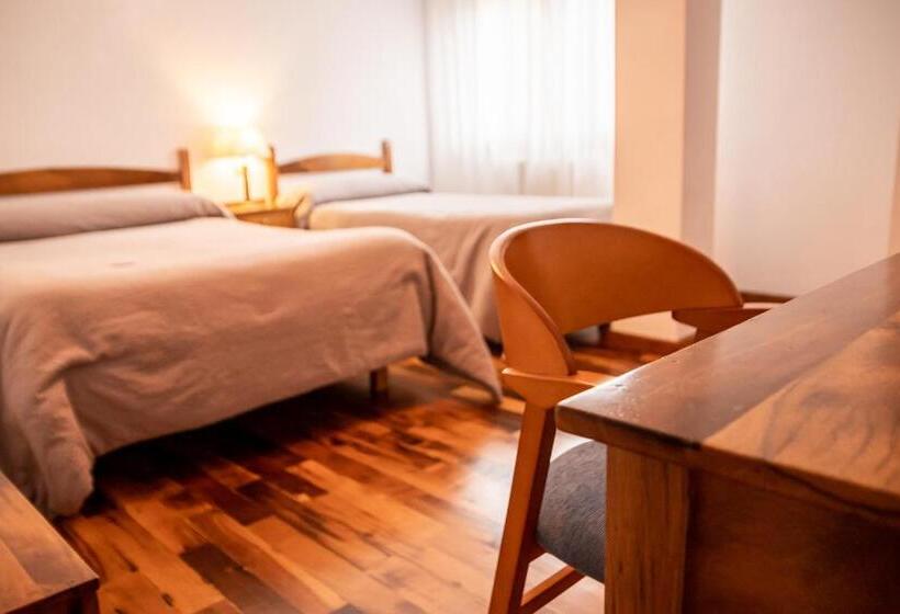 스탠다드 트리플 룸, Hostal Restaurante Ventasierra